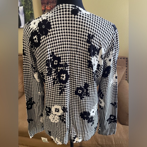 Charter Club NWT  black and white appliqué floral cardigan  - checkered sz L - Picture 4 of 9
